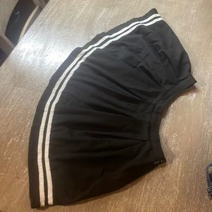 Hot topic black and white pleated skirt